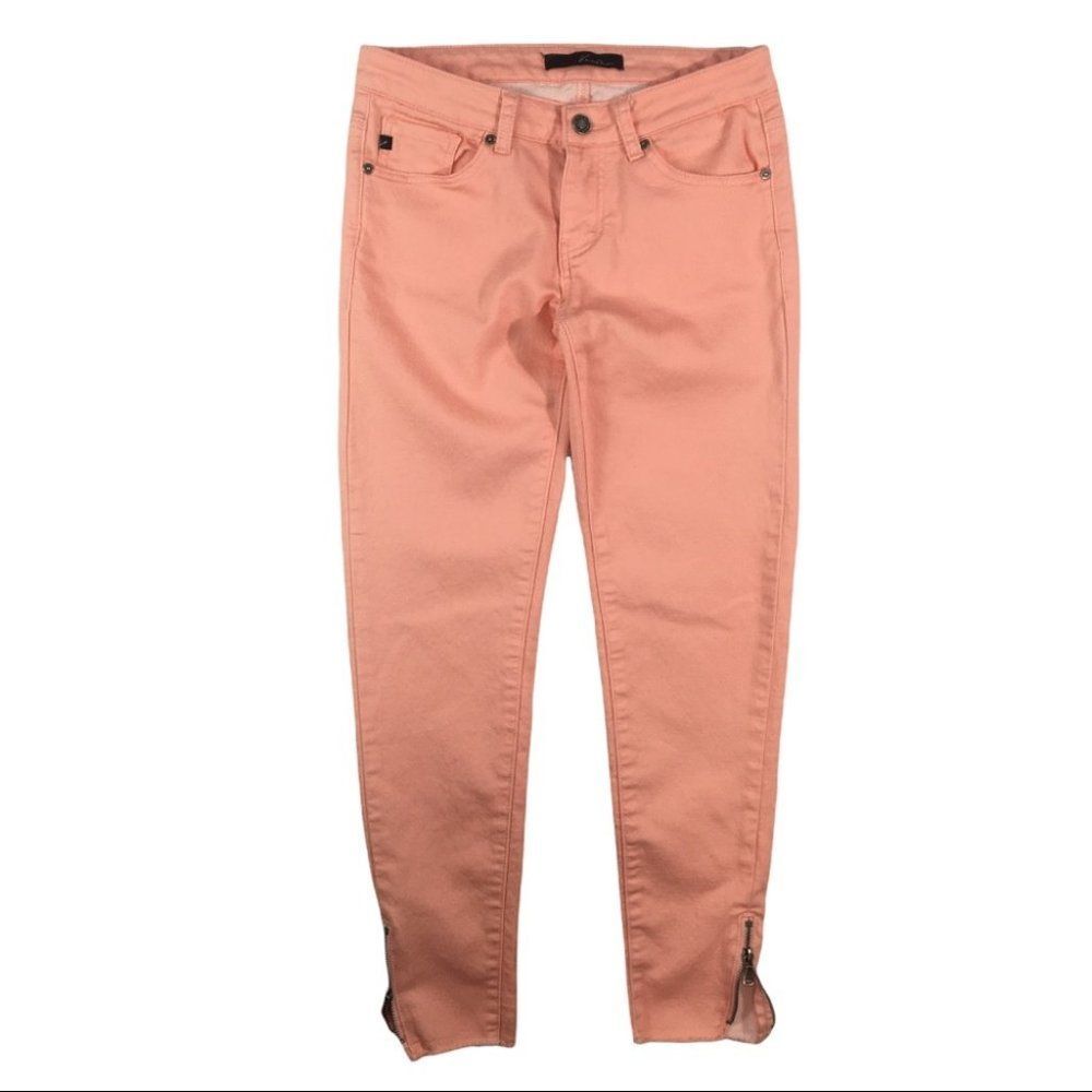 WJ247 Women’s KanCan Los Angeles Zipper Cropped Jeans 25